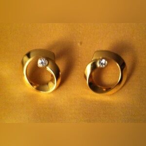 Goldtone Rhinestone Circle Earrings pierced
